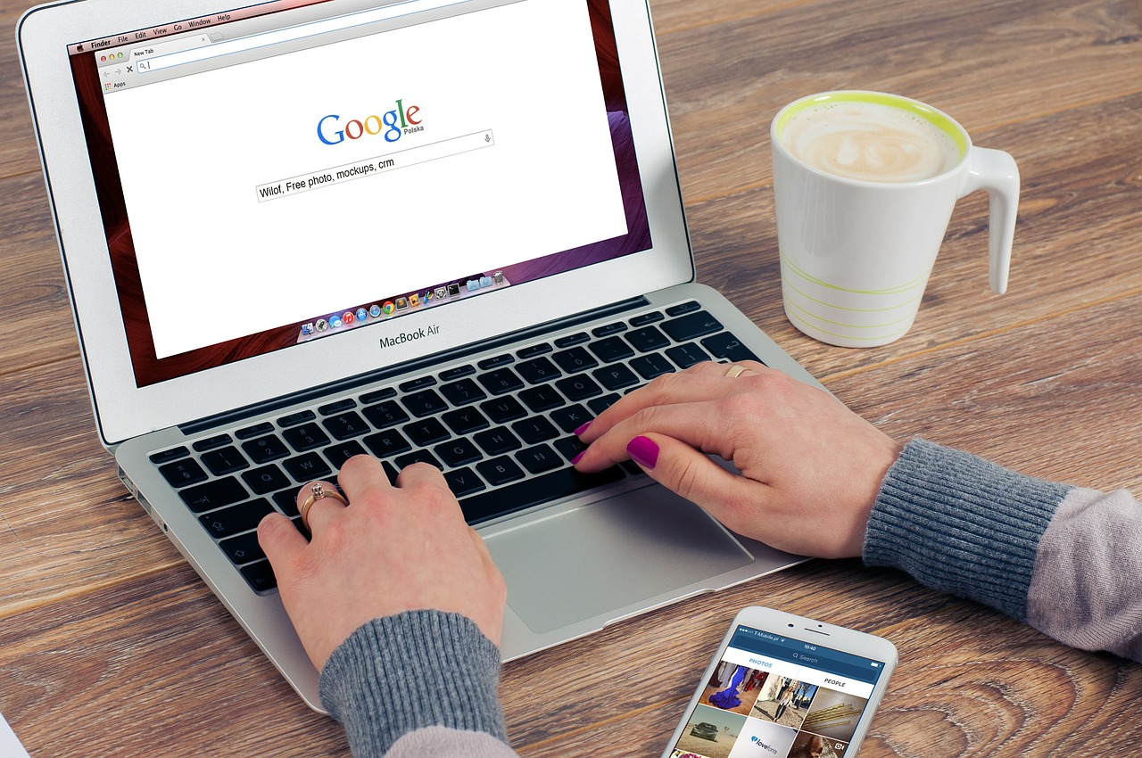 Differences Between Google Ads and Facebook Ads Auction Platforms